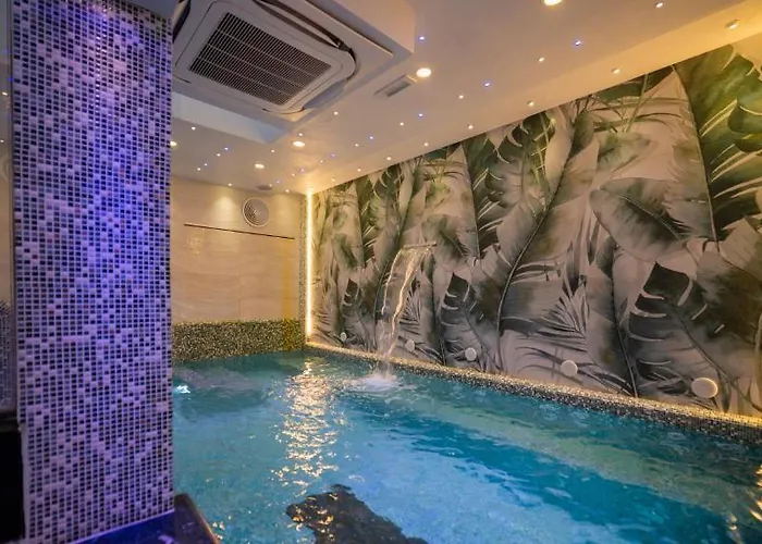 Center 2 Hotel
